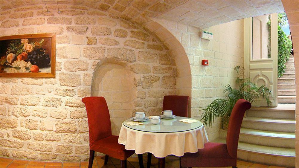 Hotel Des 3 Poussins Париж Экстерьер фото